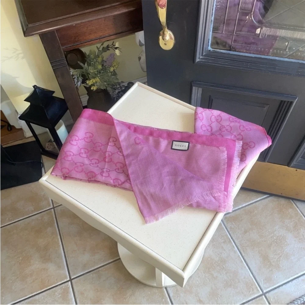 Authentic Gucci Fuchsia pink Logo Scarf - Picture 2 of 3